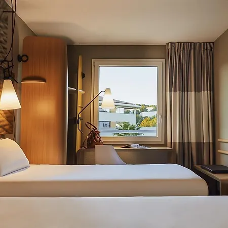 Ibis 3*